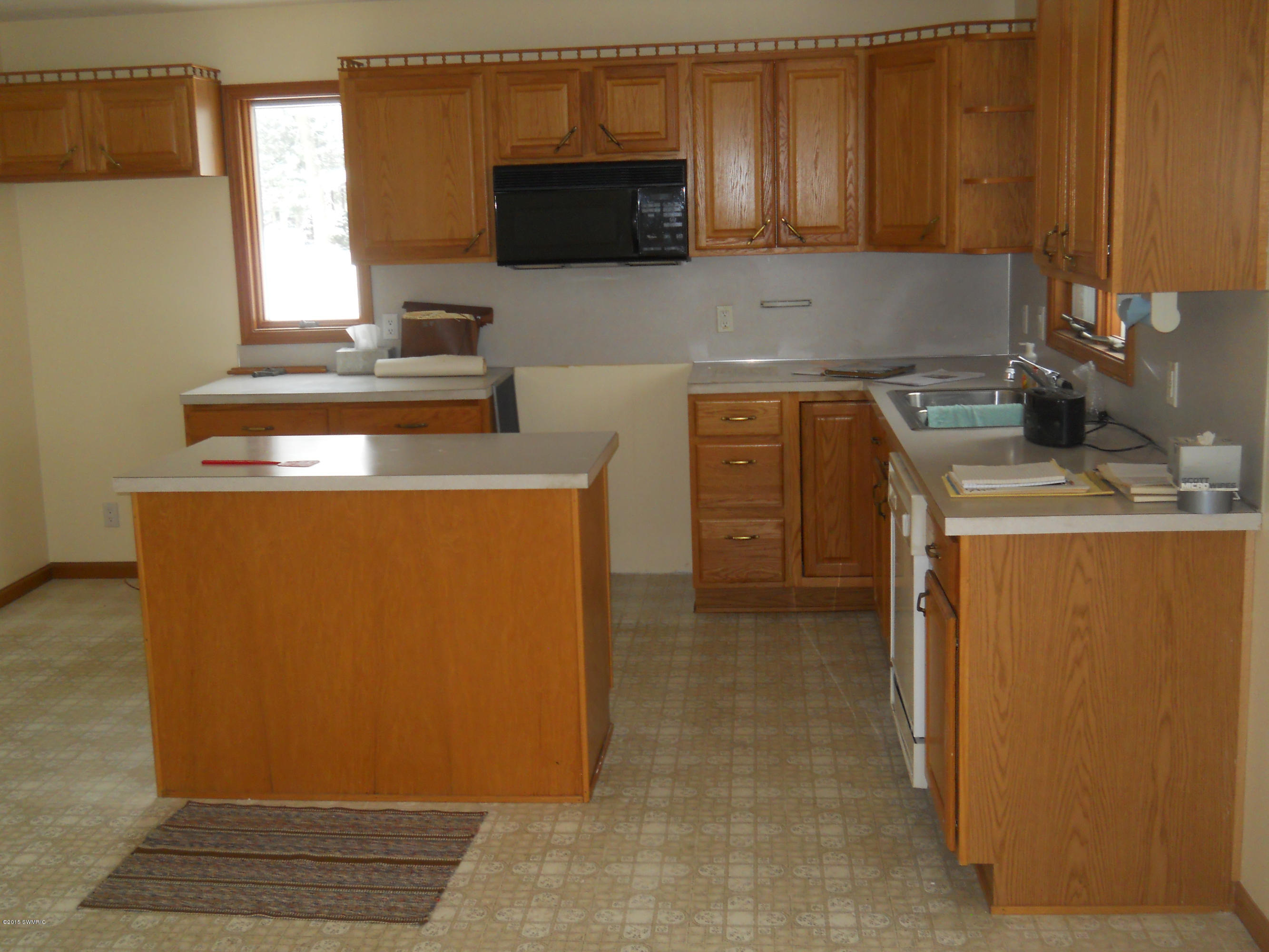 301 North Walker Road Muskegon, MI 49442 - Photo 9 of 12 Kitchen 3