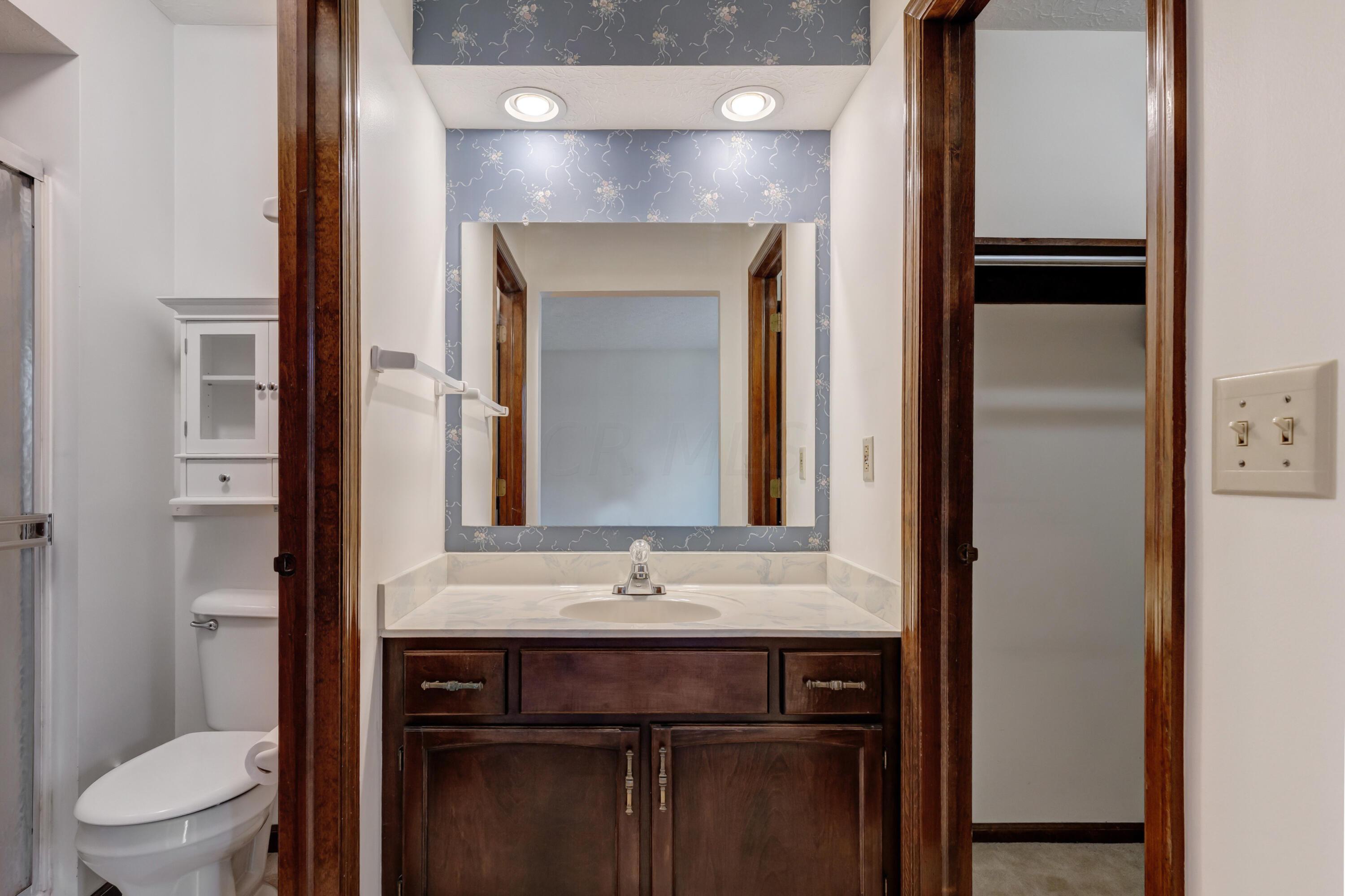 2571 Youngs Grove Road Columbus, OH 43231 - Photo 20 of 40 Owner's Bath-Nice wood vanity