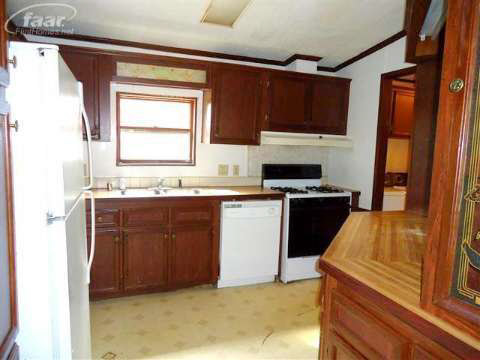 2833 South Elba Road Lapeer, MI 48446 - Photo 15 of 32 20375112-14.JPG