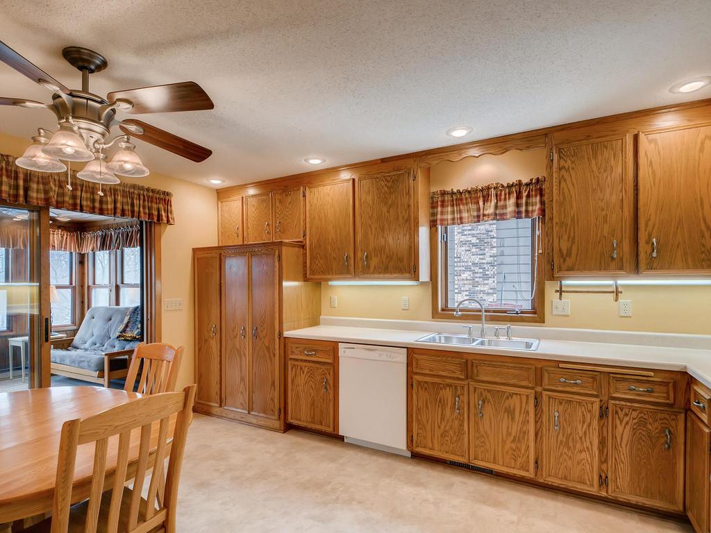 1367 Berry Ridge Road Eagan, MN 55123 - Photo 11 of 34 Gallery Image 11