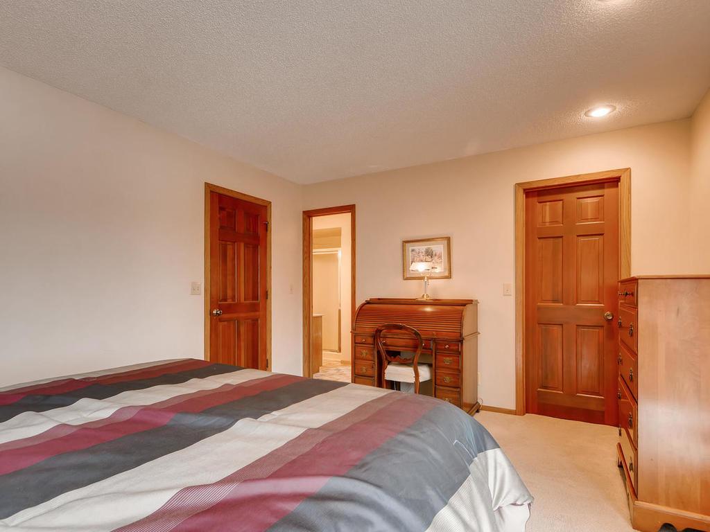 1367 Berry Ridge Road Eagan, MN 55123 - Photo 16 of 34 Gallery Image 16