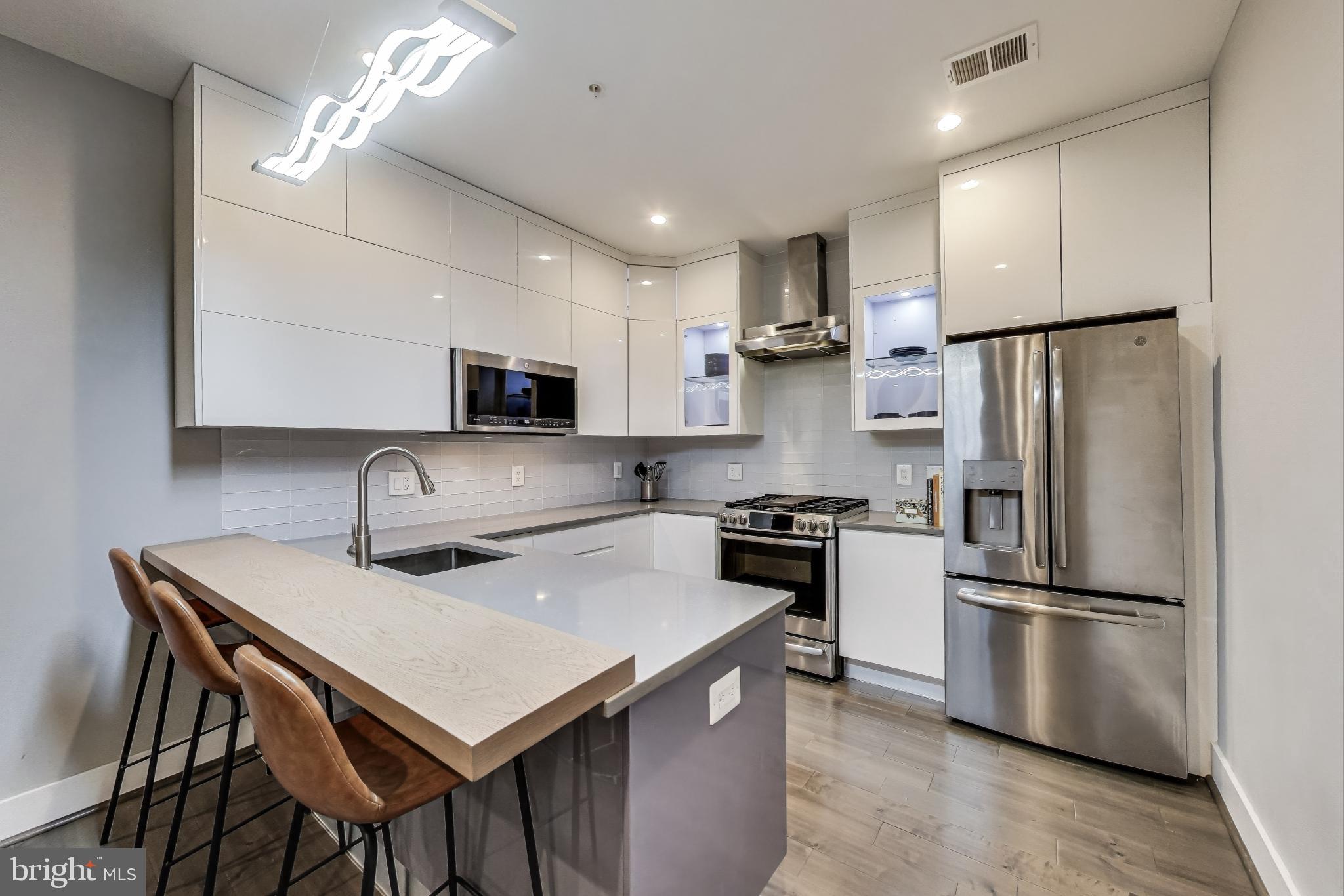 625 Park Road Northwest, Unit 206 Washington, DC 20010 - Photo 11 of 24 Chef's kitchen.