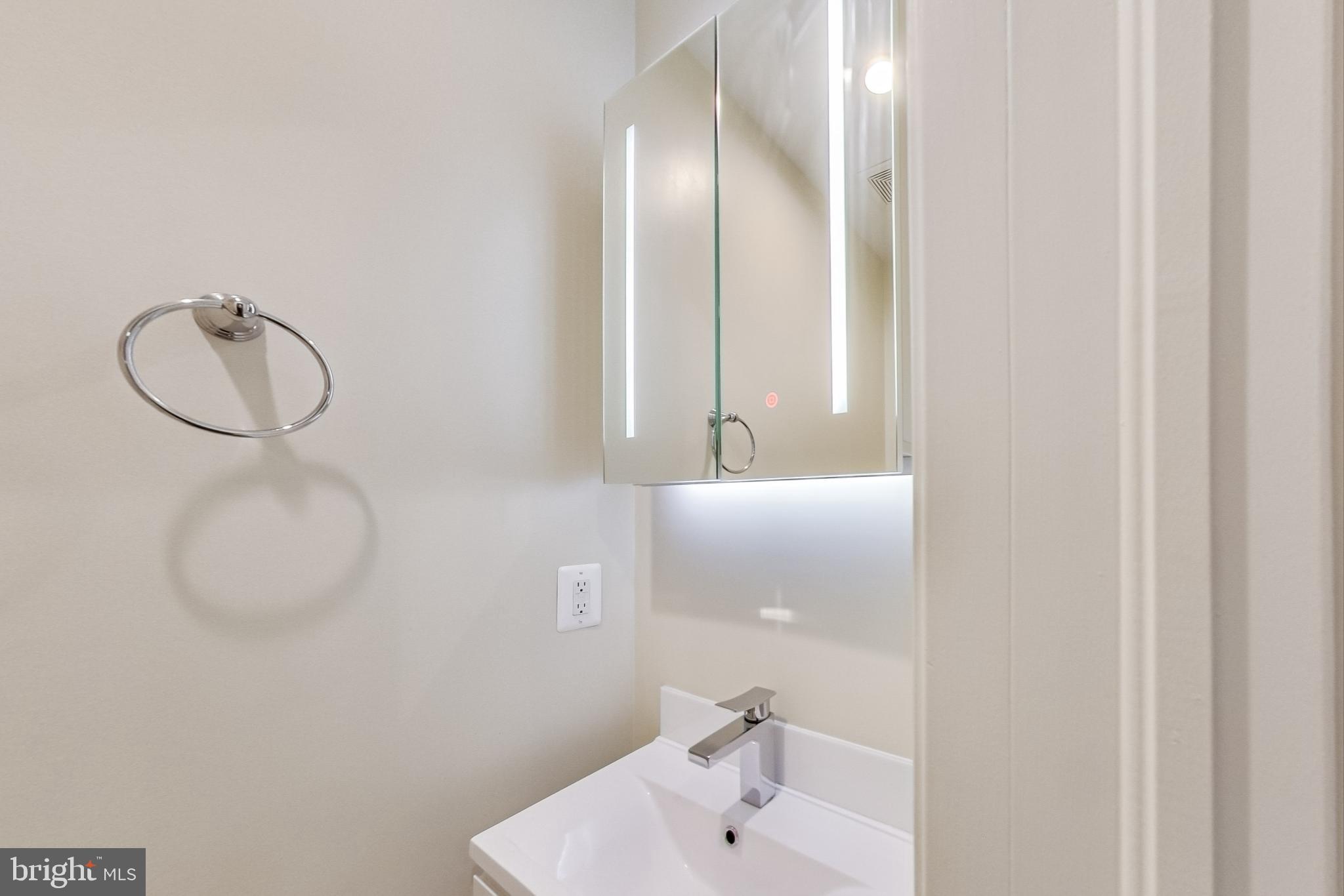 625 Park Road Northwest, Unit 206 Washington, DC 20010 - Photo 14 of 24 Guest powder room.