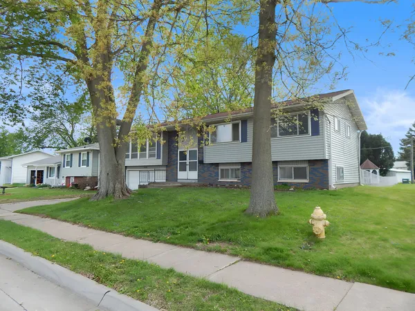 $145,000 | 1118 North 13th Street, Clinton, IA 52732
