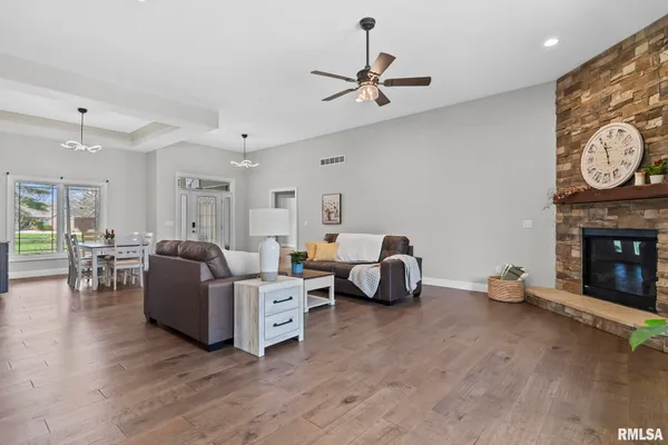 $1,080,000 | 10 The Elms Lane, Springfield, IL 62712