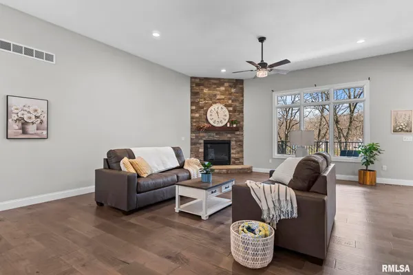 $1,080,000 | 10 The Elms Lane, Springfield, IL 62712