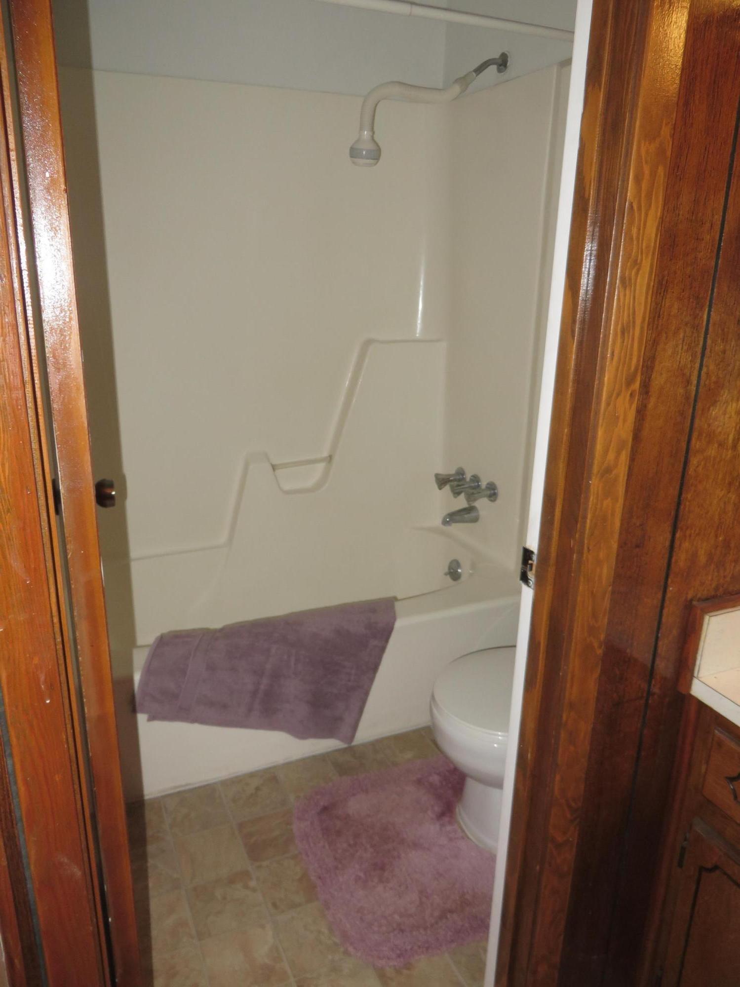 135 Perdido Circle Niceville, FL 32578 - Photo 17 of 28 a bathroom with a bathtub and toilet