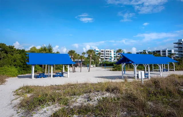 a view of a houses with a yard
