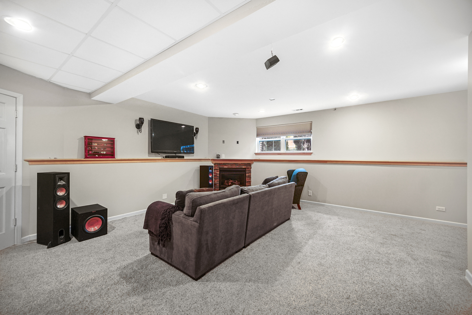 1826 Prairie Ridge Circle Lindenhurst, IL 60046 - Photo 24 of 39 a living room with furniture and a flat screen tv