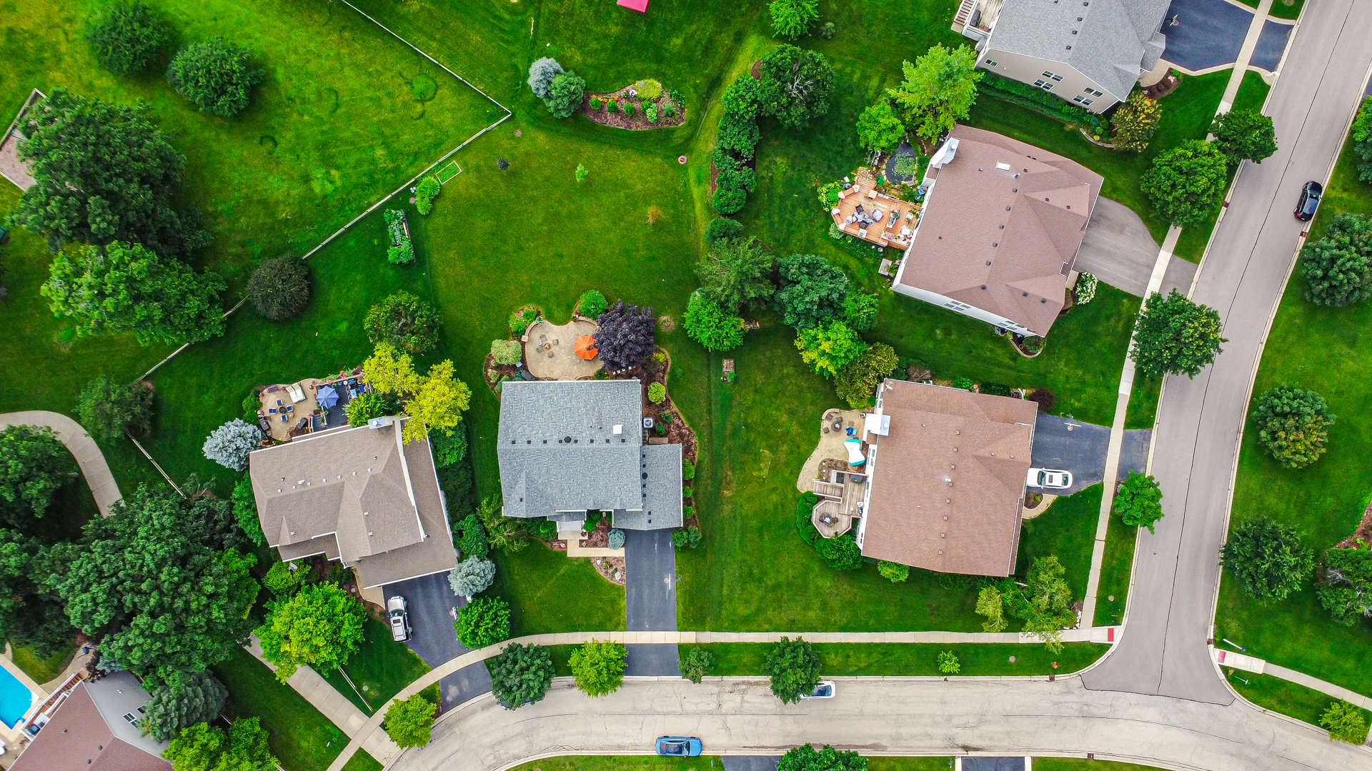1826 Prairie Ridge Circle Lindenhurst, IL 60046 - Photo 33 of 39 an aerial view of a house
