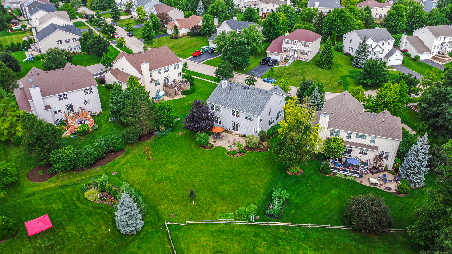 1826 Prairie Ridge Circle Lindenhurst, IL 60046 - Photo 35 of 39 an aerial view of multiple house