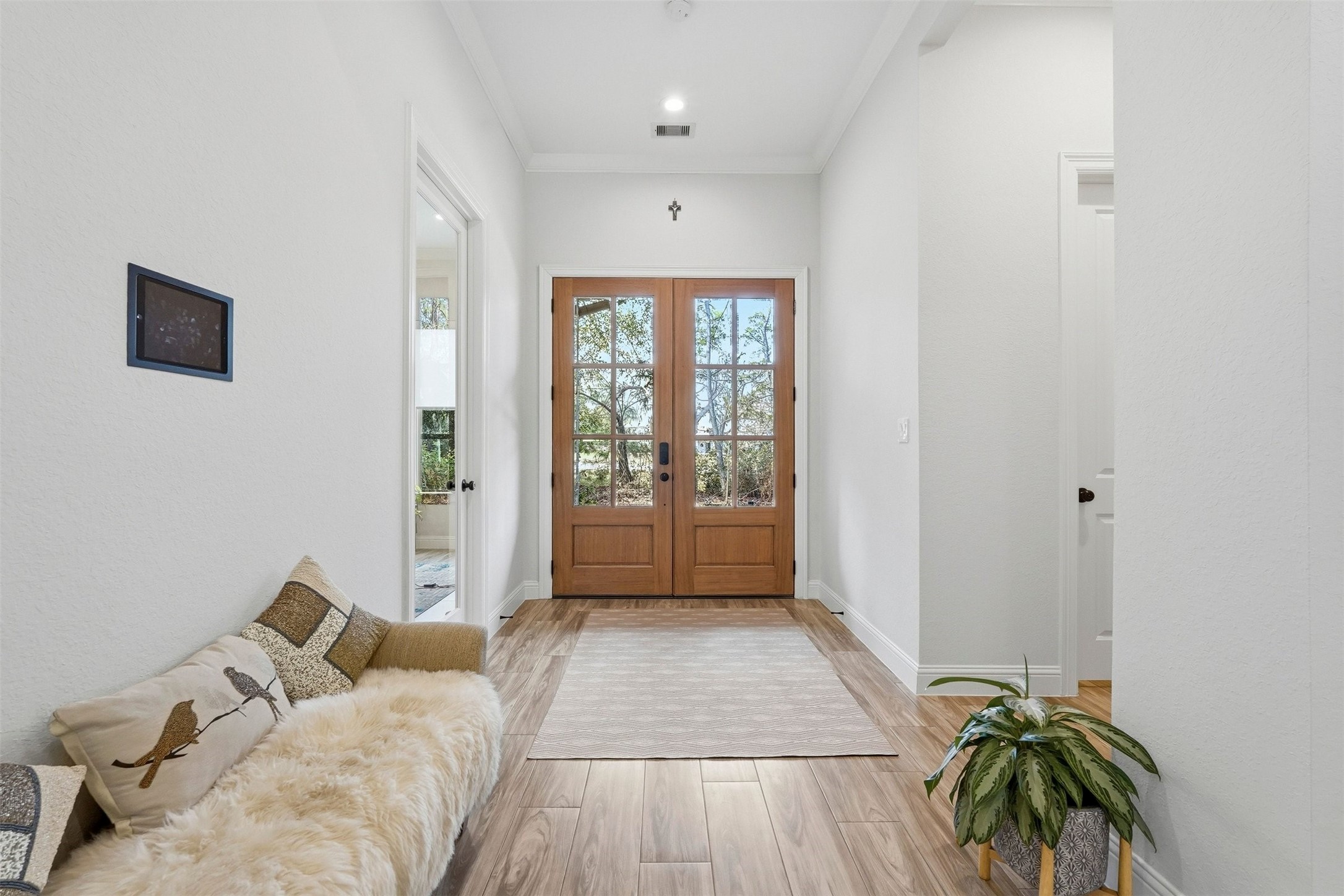 25202 Wilkes Park Road Tomball, TX 77375 - Photo 18 of 47 a living room with furniture and a large window