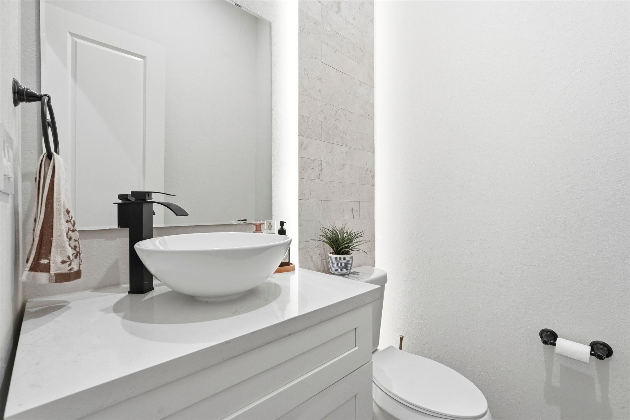 25202 Wilkes Park Road Tomball, TX 77375 - Photo 26 of 47 a view of bathroom with a sink and mirror