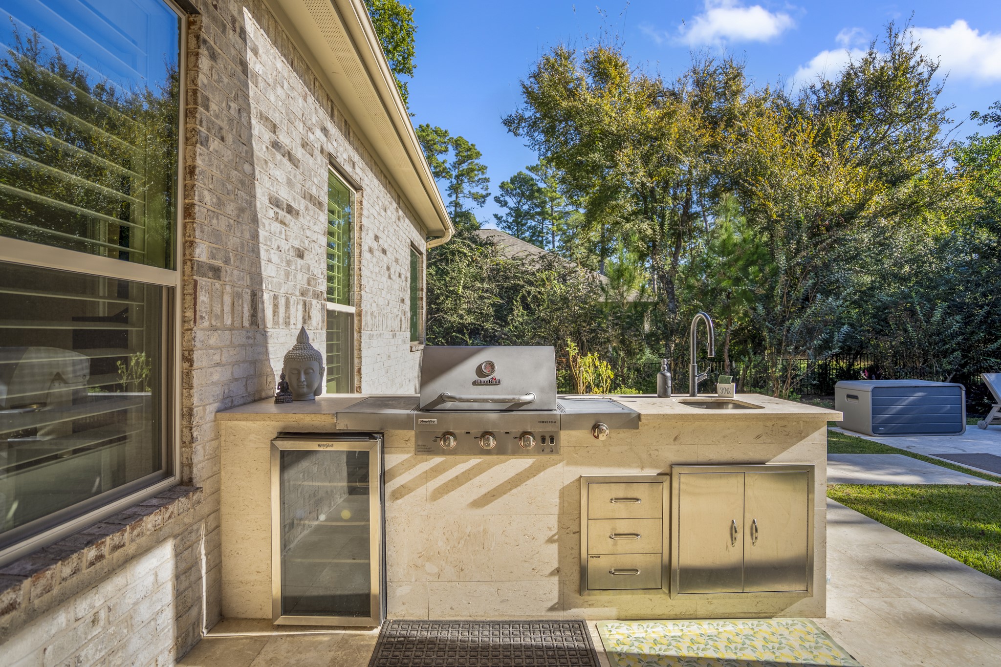 25202 Wilkes Park Road Tomball, TX 77375 - Photo 40 of 50 Well-appointed outdoor kitchen outfitted with built-in grill, refrigerator, and prep space creates the perfect station for backyard cookouts and gatherings.