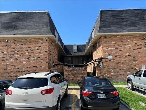 $1,250 | 3821 Ridgelake Drive, Unit 123, Metairie, LA 70002