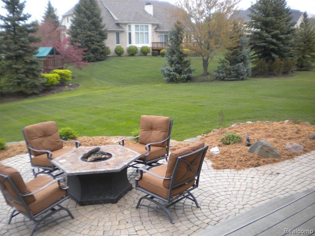 5752 Kirkridge Trail Rochester, MI 48306 - Photo 21 of 24 PAVER PATIO.JPG