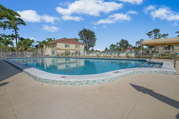 $156,000 | 338 Knotty Pine Circle, Unit D1, Greenacres, FL 33463
