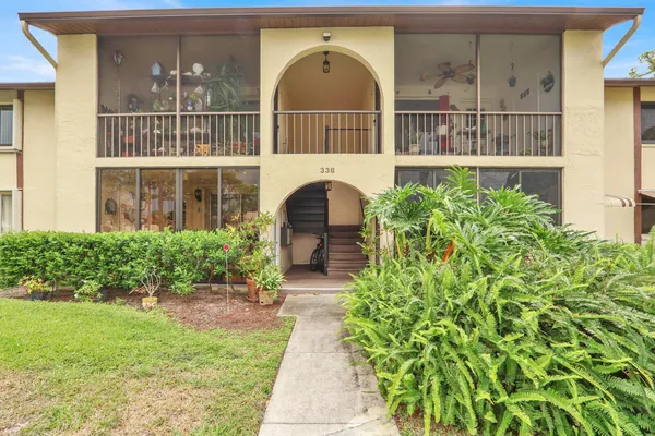 $156,000 | 338 Knotty Pine Circle, Unit D1, Greenacres, FL 33463