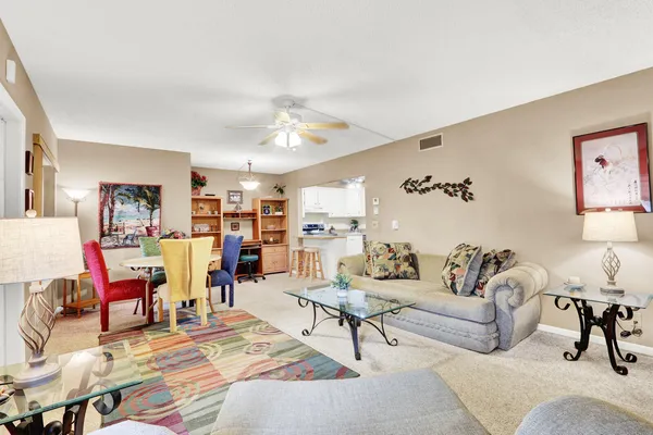 $156,000 | 338 Knotty Pine Circle, Unit D1, Greenacres, FL 33463