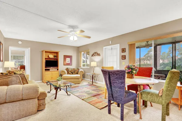 $156,000 | 338 Knotty Pine Circle, Unit D1, Greenacres, FL 33463