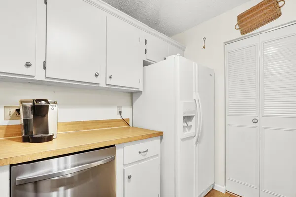 $156,000 | 338 Knotty Pine Circle, Unit D1, Greenacres, FL 33463