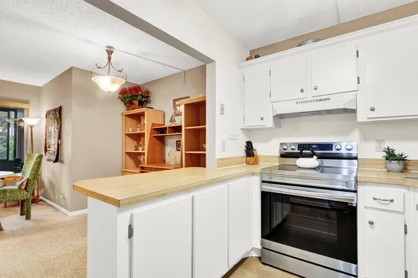 $156,000 | 338 Knotty Pine Circle, Unit D1, Greenacres, FL 33463