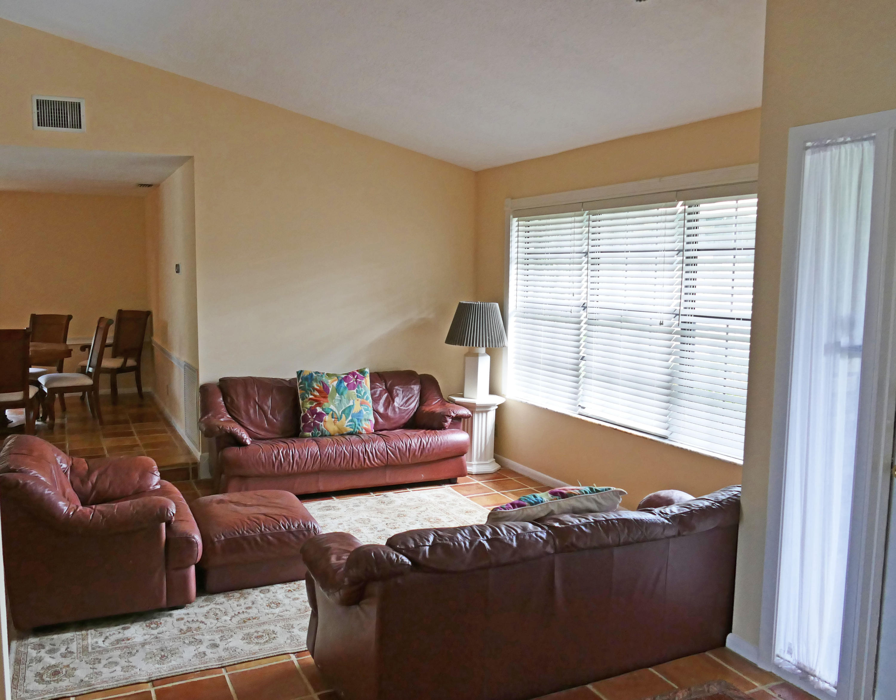 17391 Springtree Lane Boca Raton, FL 33487 - Photo 12 of 39 Living Room