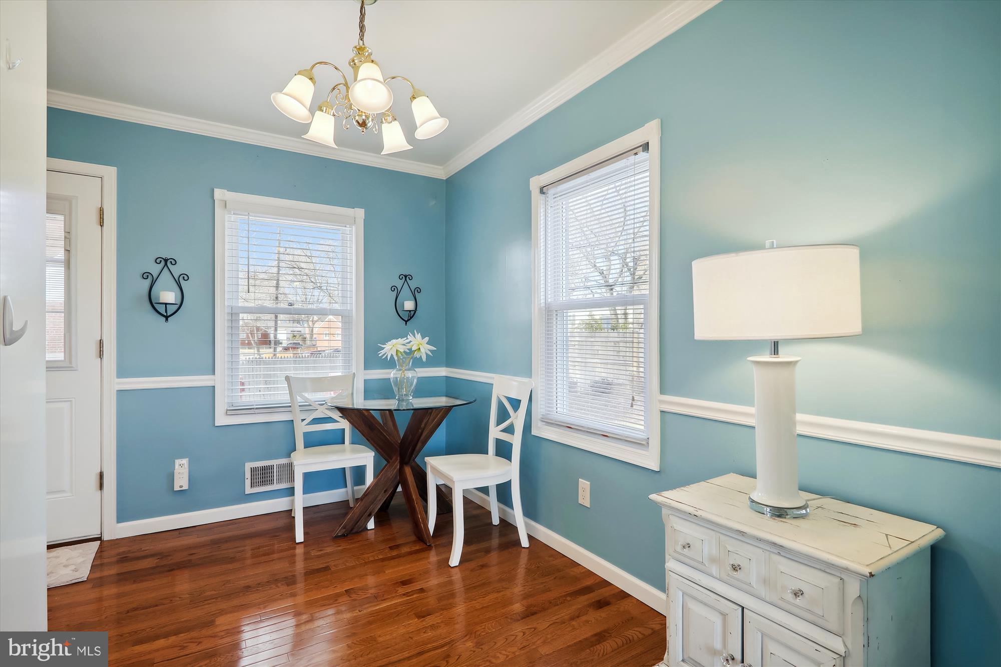 10810 Keller Street Silver Spring, MD 20902 - Photo 16 of 46 Sunny Dining Room