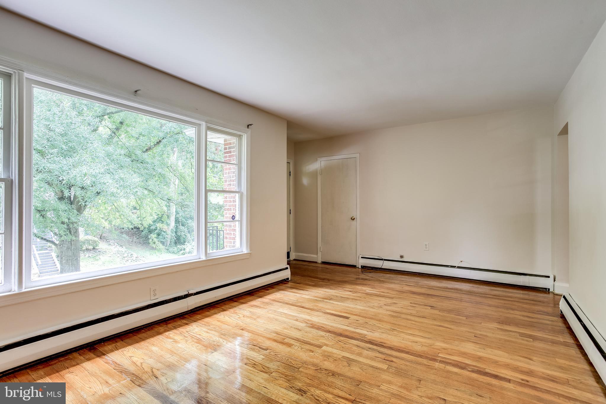 3722 Chesholm Road Baltimore, MD 21216 - Photo 6 of 23 Living room view