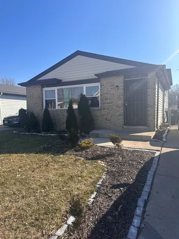 a front view of house with yard