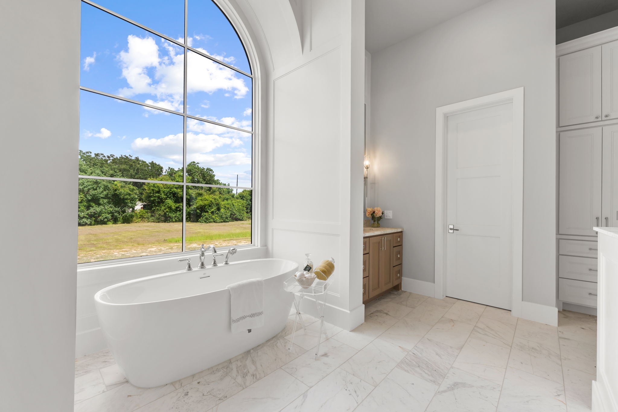 4233 Two Gun Way Katy, TX 77494 - Photo 21 of 47 Another view of primary bath with beautiful soaking tub.