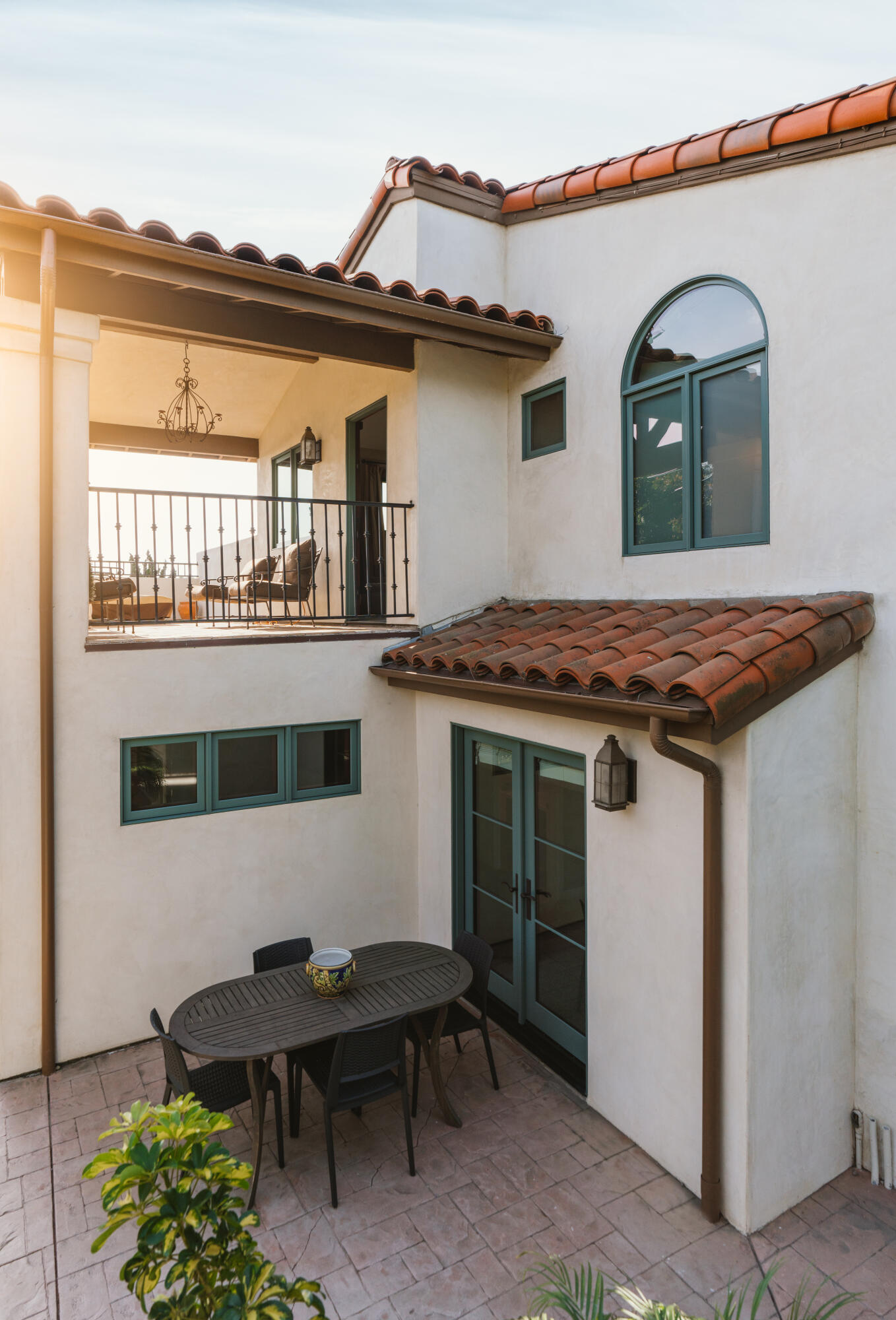 844 Meigs Road Santa Barbara, CA 93109 - Photo 27 of 32 a view of a terrace with a table and chairs