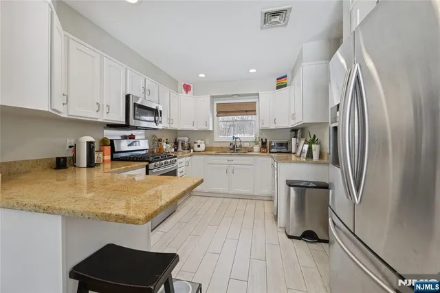 $799,900 | 363 Vesta Court, Ridgewood, NJ 07450