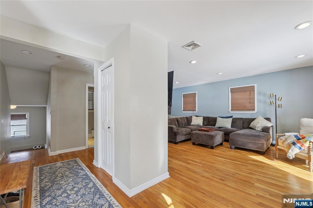 363 Vesta Court Ridgewood, NJ 07450 - Photo 2 of 29