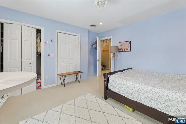 $799,900 | 363 Vesta Court, Ridgewood, NJ 07450