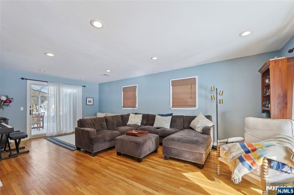 363 Vesta Court Ridgewood, NJ 07450 - Photo 3 of 29