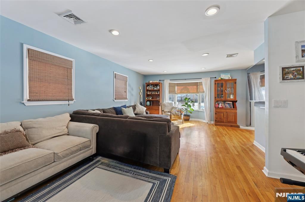 363 Vesta Court Ridgewood, NJ 07450 - Photo 4 of 29