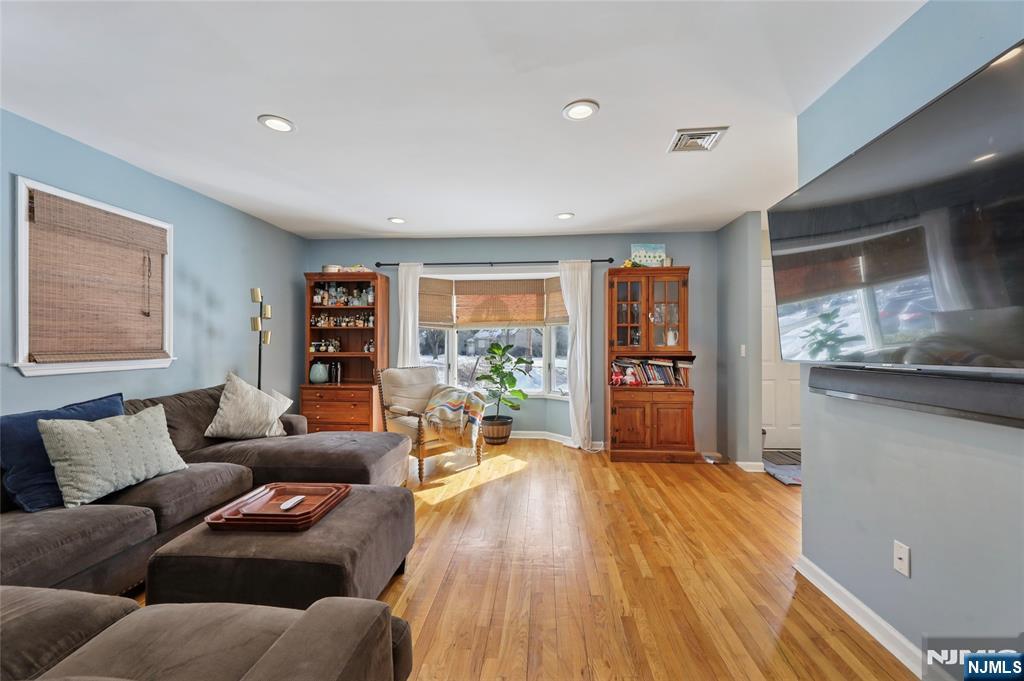 363 Vesta Court Ridgewood, NJ 07450 - Photo 9 of 29