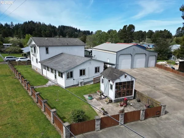 $595,000 | 410 Park Avenue, Lakeside, OR 97449
