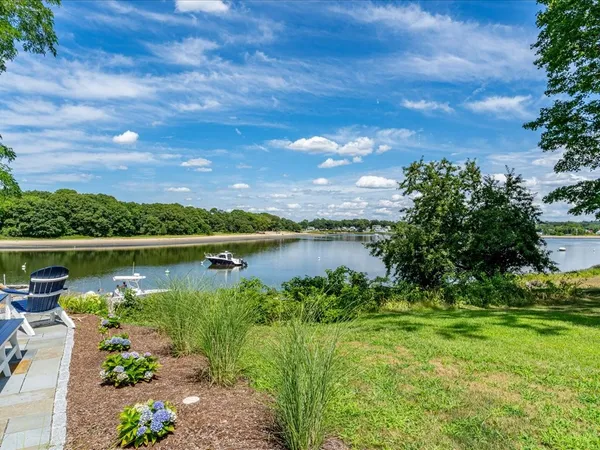 $4,700 | 1102 Buttonwoods Avenue, Warwick, RI 02886