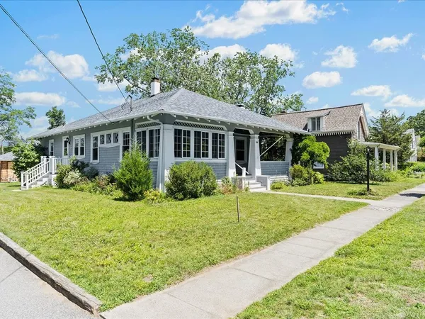 $4,700 | 1102 Buttonwoods Avenue, Warwick, RI 02886