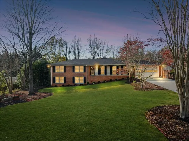 a view of a house with backyard and garden