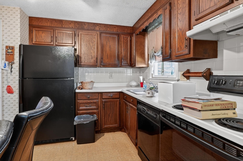 136 Dudley Road Oxford, MA 01540 - Photo 11 of 20