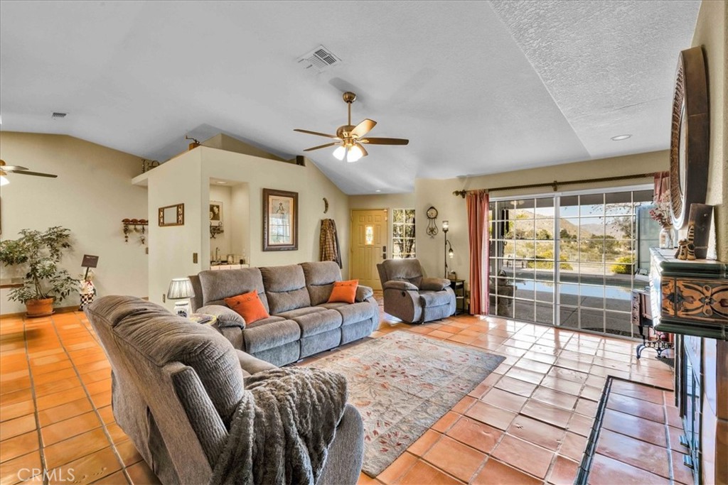 10341 Pinon Avenue Morongo Valley, CA 92256 - Photo 9 of 68