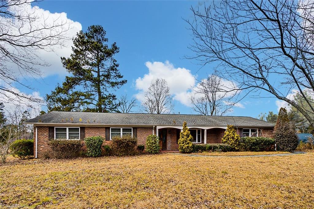 3321 Dillon Road Jamestown, NC 27282 - Photo 3 of 36 Gallery Image 3