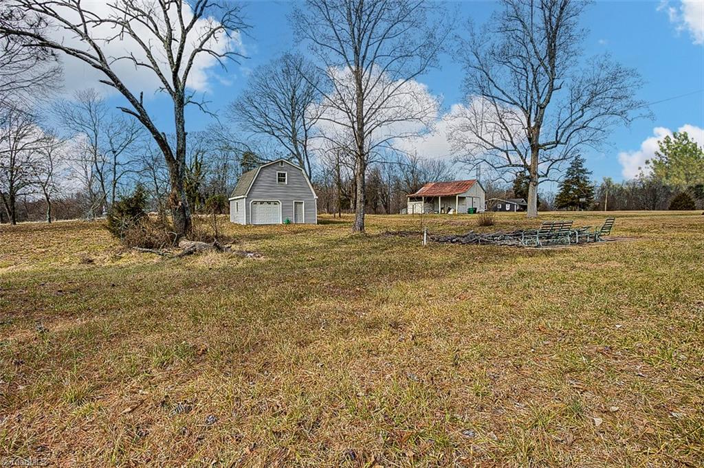 3321 Dillon Road Jamestown, NC 27282 - Photo 8 of 36 Gallery Image 8