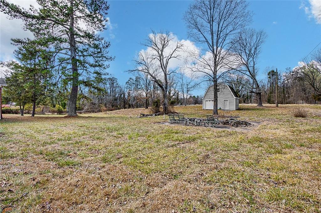 3321 Dillon Road Jamestown, NC 27282 - Photo 9 of 36 Gallery Image 9