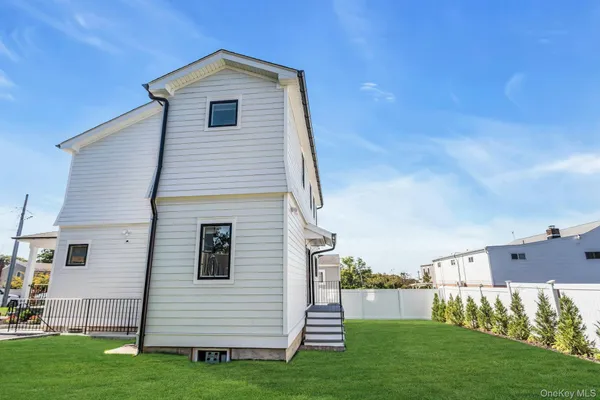 $6,800 | 7 Bud Court, Bayville, NY 11709