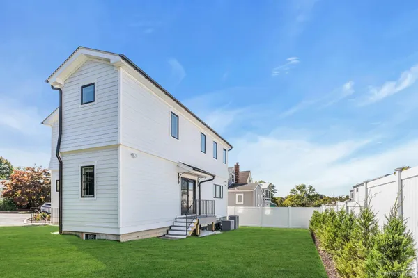$6,800 | 7 Bud Court, Bayville, NY 11709