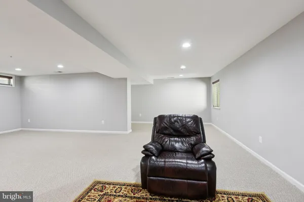 a view of livingroom with furniture